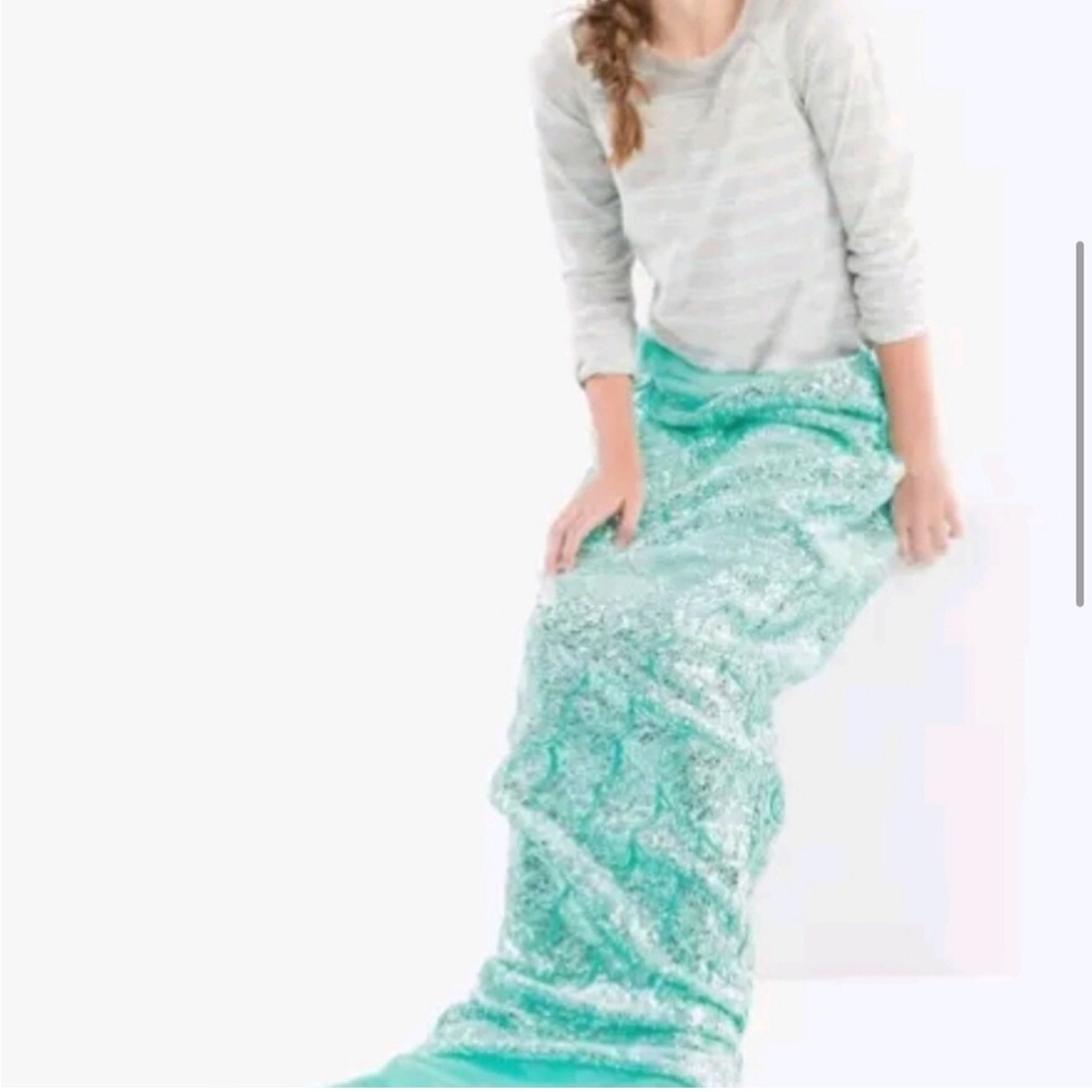Justice Girl’s Pink Fleece Mermaid Tail Blanket